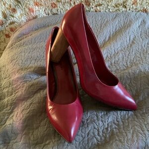 Leather almond toe burgundy shoes. size 11.